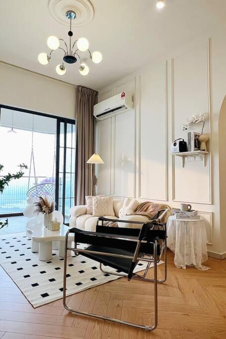 Dooga Insta-grammable L47 Seaview Projector 4-7pax Johor Bahru